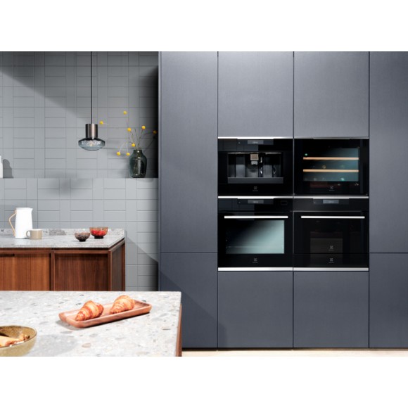 Винный шкаф Electrolux KBW5X