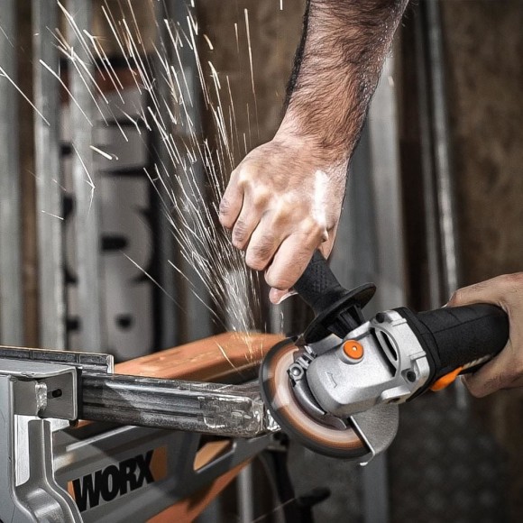 Угловая шлифовальная машина WORX WX718