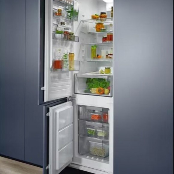 Встраиваемый холодильник Electrolux ENS6TE19S