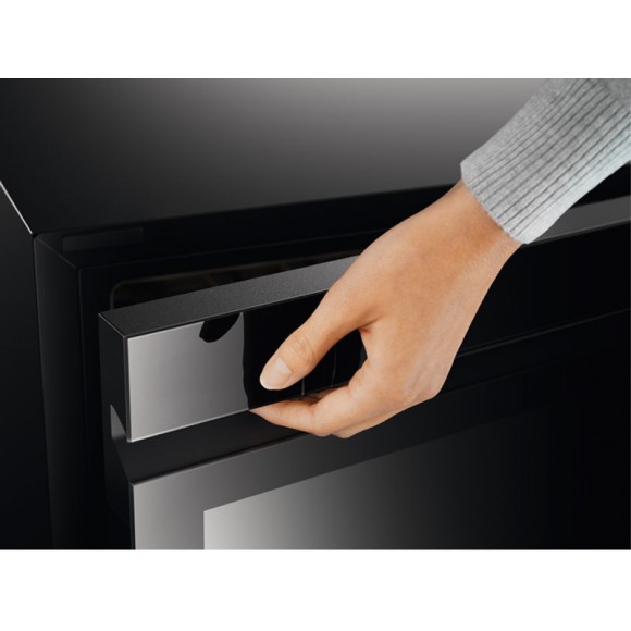 Винный шкаф Electrolux EWUD040B8B