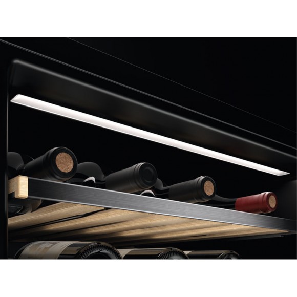 Винный шкаф Electrolux EWUD040B8B