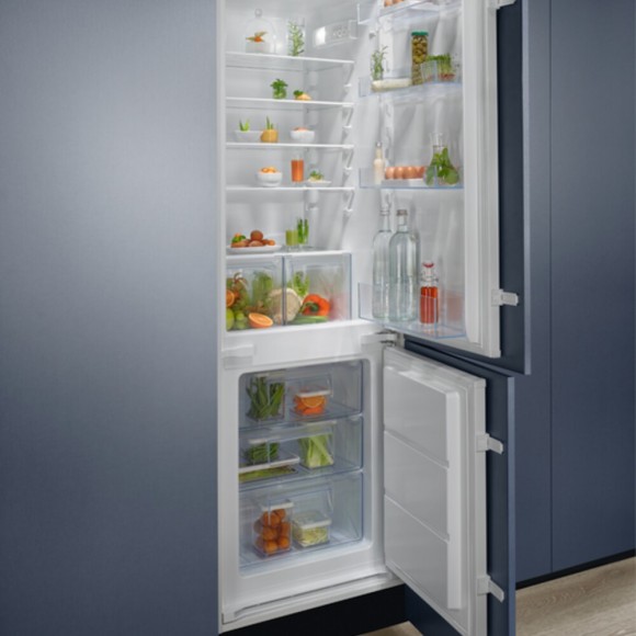 Встраиваемый холодильник Electrolux LNS5LE18S