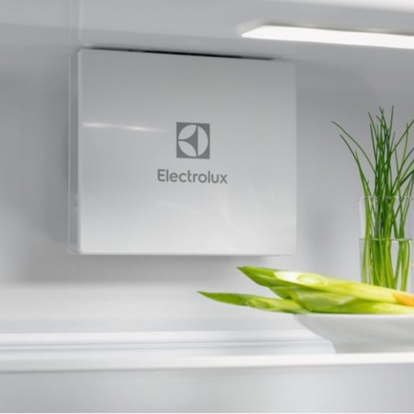Встраиваемый холодильник Electrolux LND5FE18S