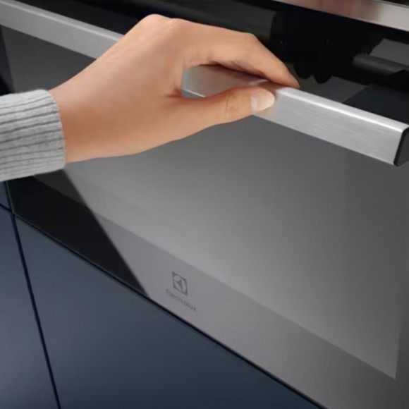 Встраиваемая микроволновая печь Electrolux EVM8E08X