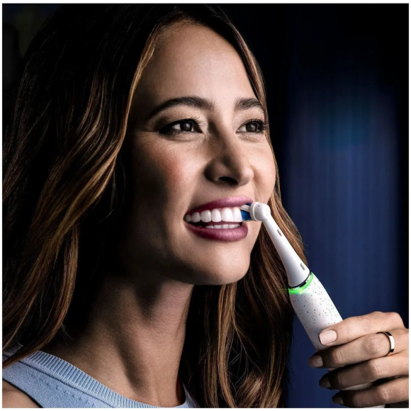 Электрическая зубная щетка Oral-B iO 10 White