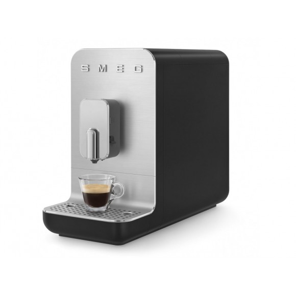Автоматическая кофемашина SMEG BCC13BLMEU черный матовый