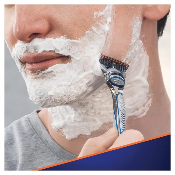 Бритвенный станок Gillette Fusion5 с 4 сменными кассетами