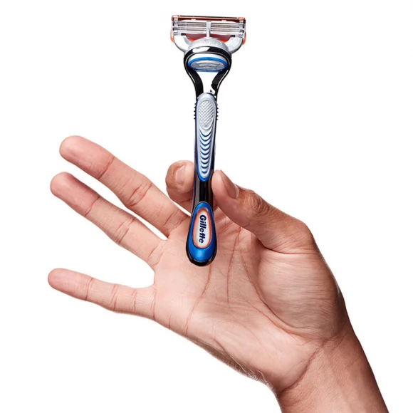 Бритвенный станок Gillette Fusion5 с 4 сменными кассетами