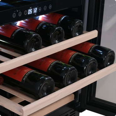 Винные шкафы с деревянными полками